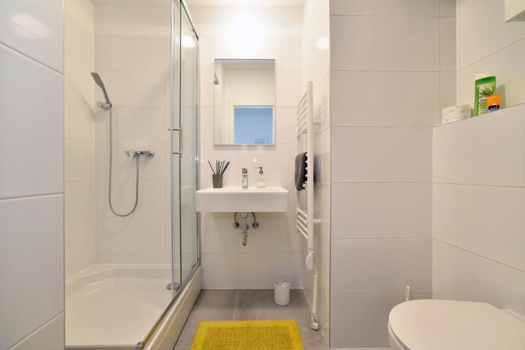 Shower and washbasin in an apartment at At queens